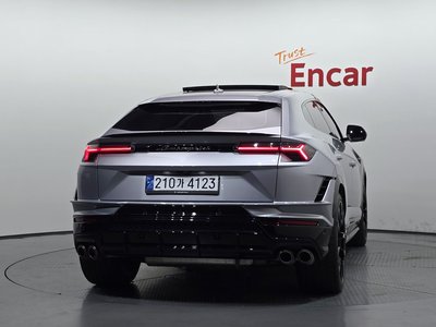 صورة 4 لـ 2024 Lamborghini URUS