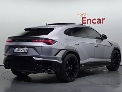 صورة 3 لـ 2024 Lamborghini URUS