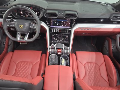 صورة 5 لـ 2024 Lamborghini URUS