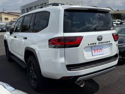 TOYOTA LAND CRUISER 300 - 3