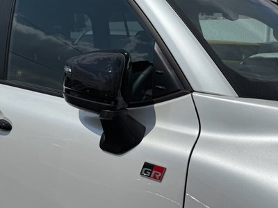 TOYOTA LAND CRUISER 300 - 6