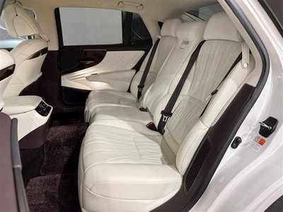 صورة 9 لـ 2017 Lexus LS