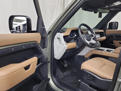 صورة 10 لـ 2025 LAND Rover DEFENDER
