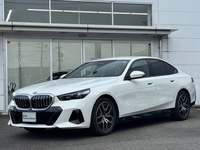 2026 BMW 5 SERIES 照片 1