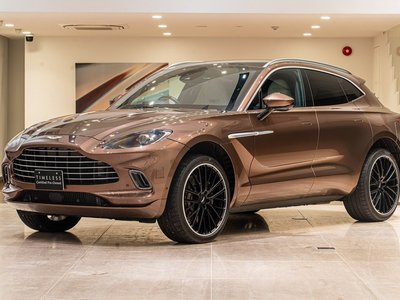 ASTON MARTIN DBX