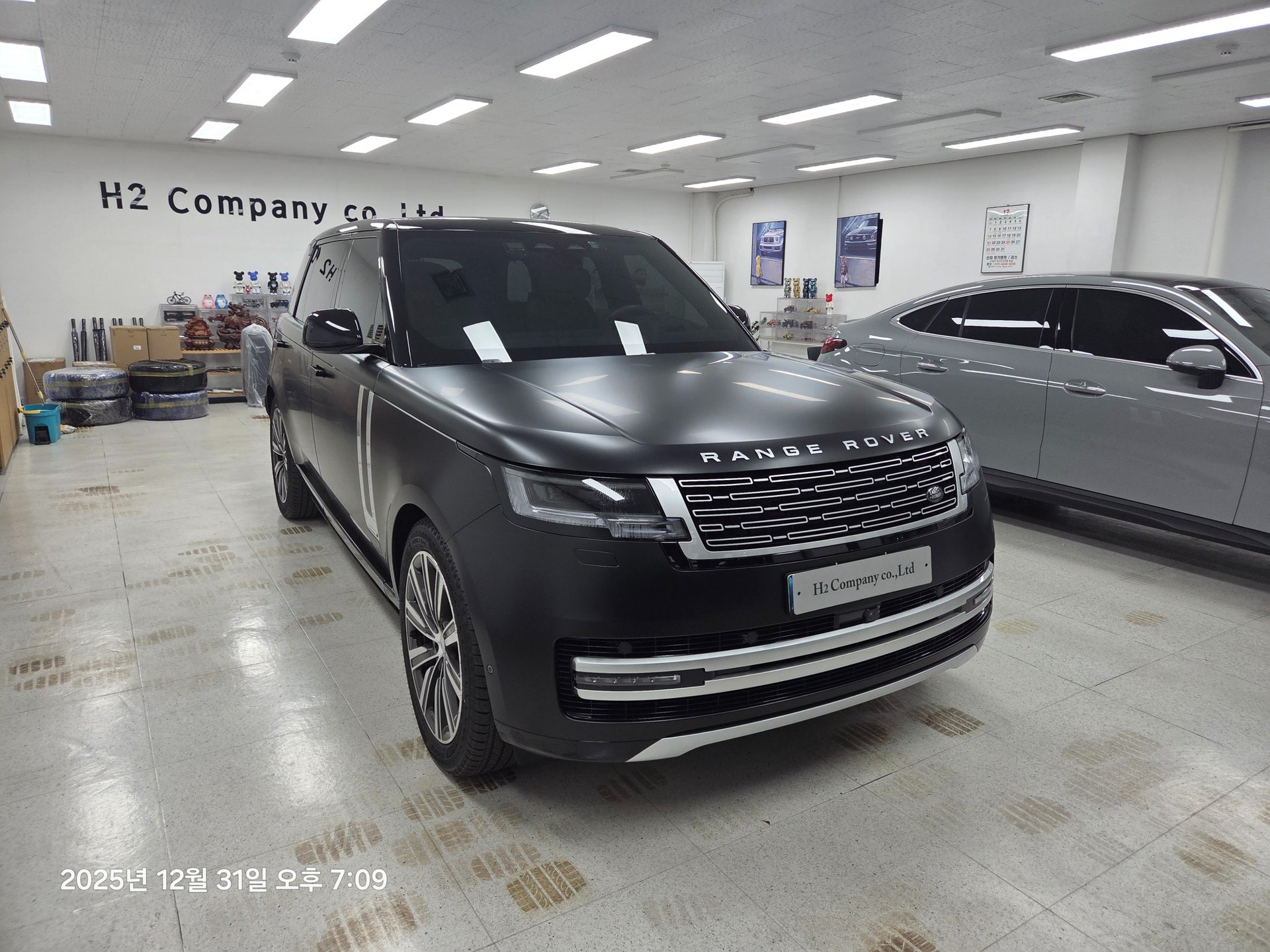 LAND ROVER RANGE ROVER - View 1