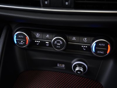 صورة مصغرة 32 لـ 2024 ALFA Romeo STELVIO