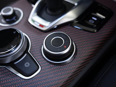 صورة مصغرة 35 لـ 2024 ALFA Romeo STELVIO