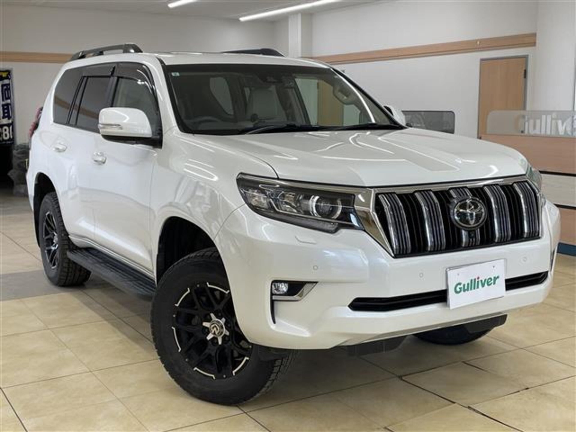 TOYOTA LAND CRUISER PRADO - View 1