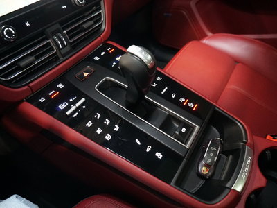 2022 Porsche MACAN — фото 9