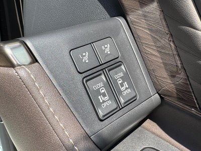 2025 Toyota ALPHARD photo 8
