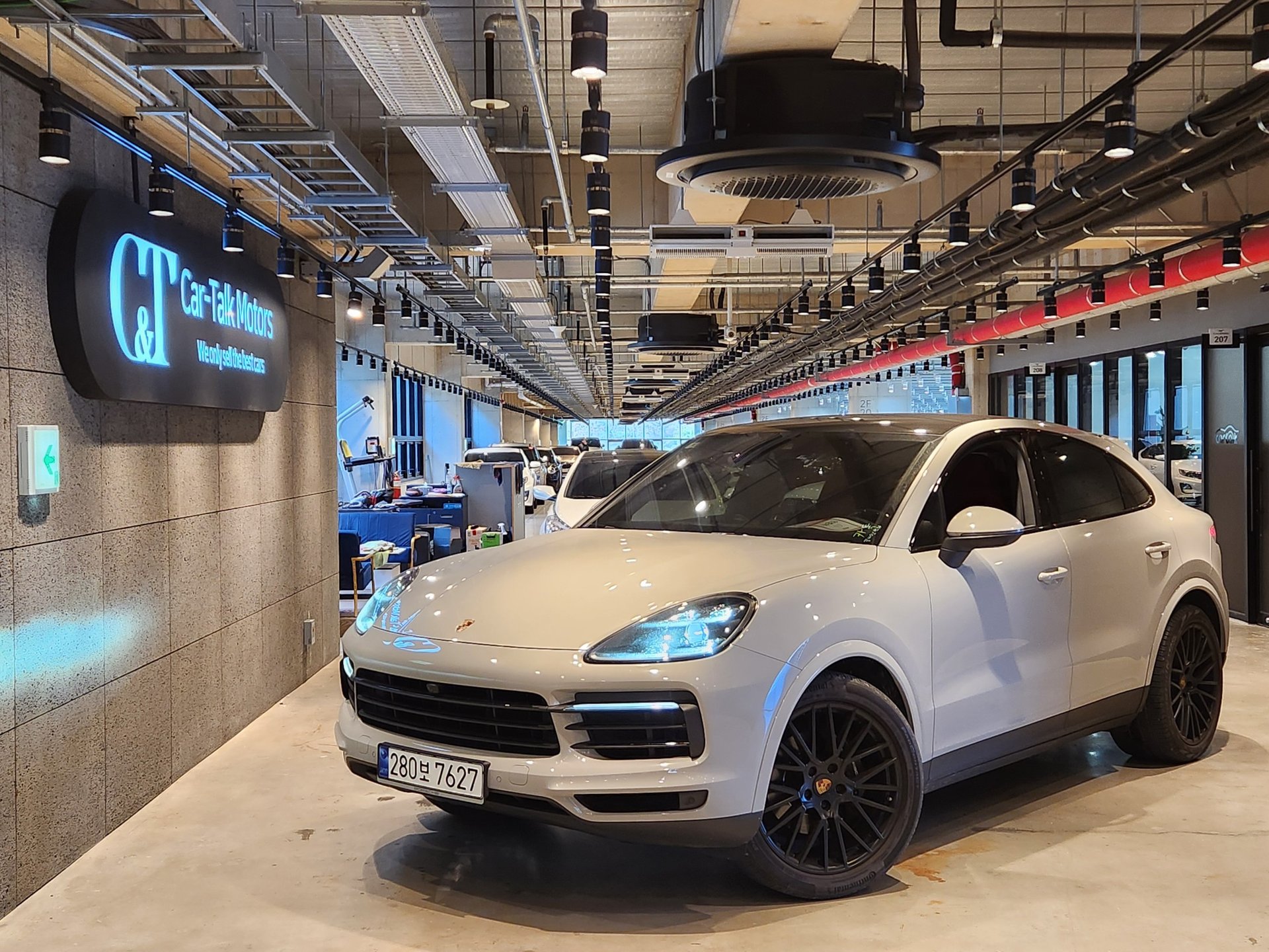 PORSCHE CAYENNE - View 1