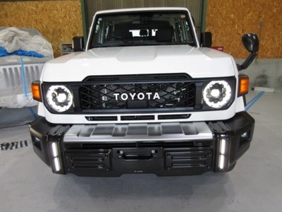 TOYOTA LAND CRUISER 70 - 2