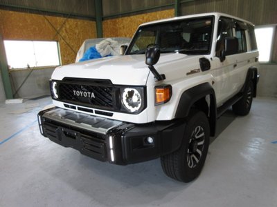 TOYOTA LAND CRUISER 70 - 1