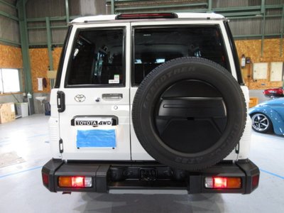 TOYOTA LAND CRUISER 70 - 10