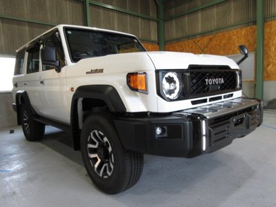 TOYOTA LAND CRUISER 70 - 3