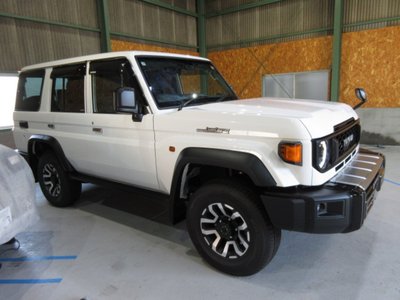 TOYOTA LAND CRUISER 70 - 4