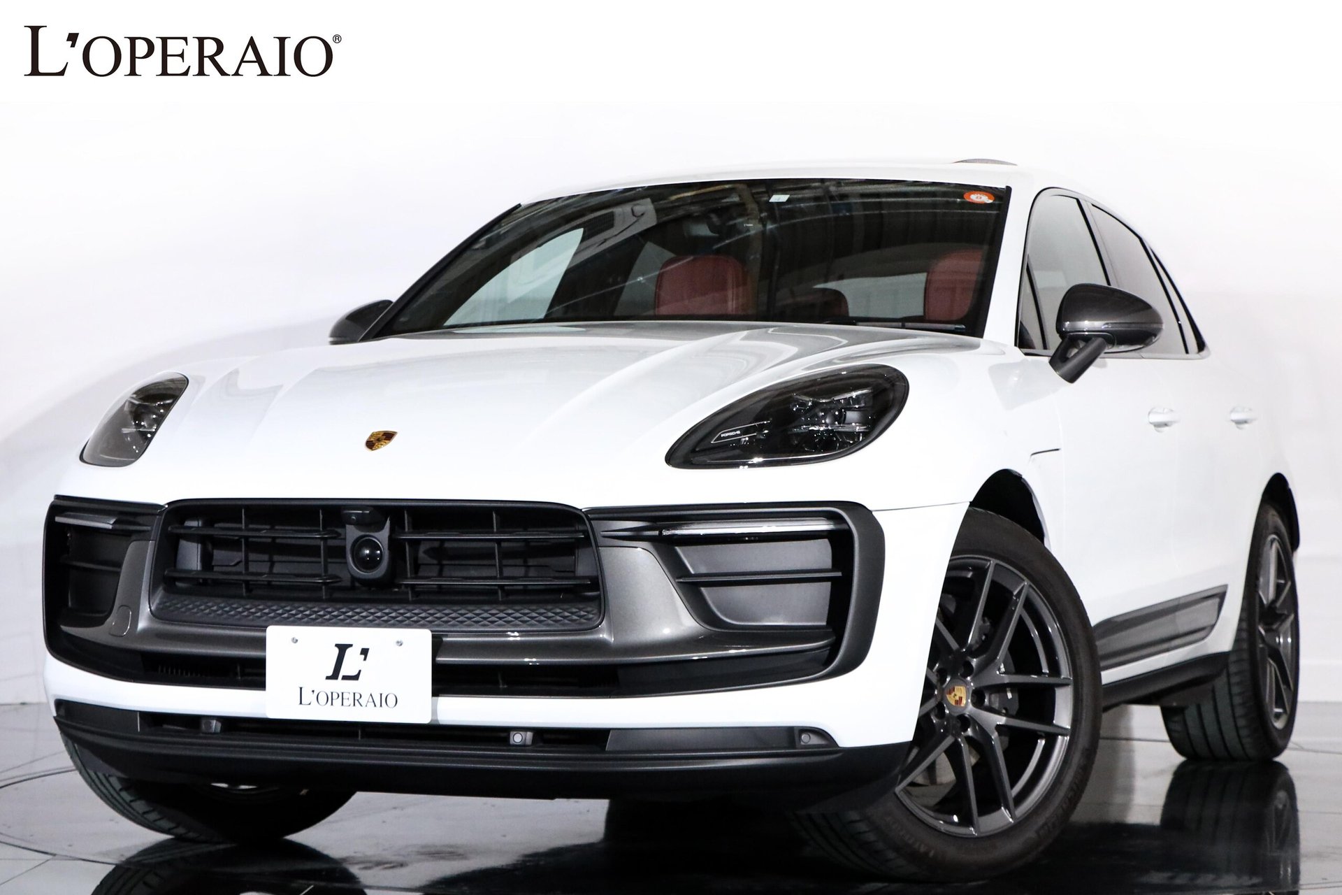 PORSCHE MACAN - View 1