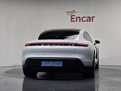 PORSCHE TAYCAN - 4