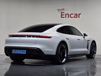 PORSCHE TAYCAN - 3
