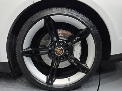 PORSCHE TAYCAN - 8