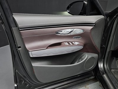 2023 Genesis GV70 — миниатюра 14