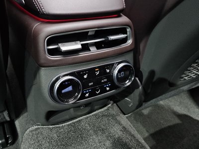 2023 Genesis GV70 — миниатюра 25