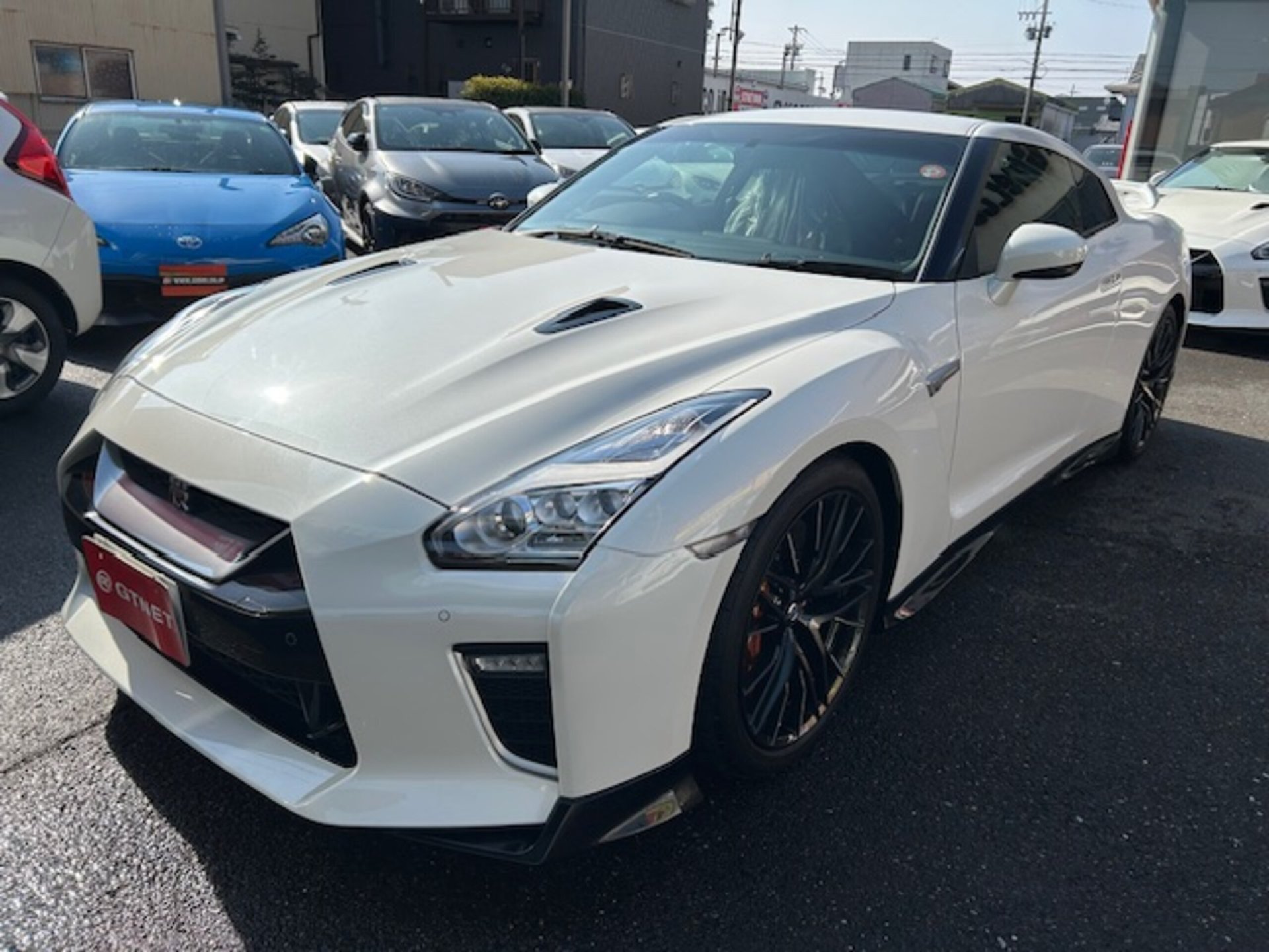NISSAN GT-R - View 1