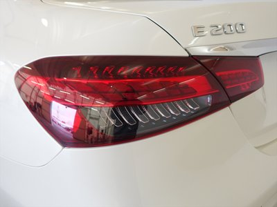 MERCEDES-BENZ E-CLASS - 9