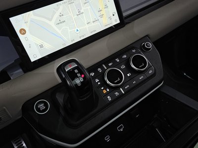 LAND ROVER DEFENDER - 9