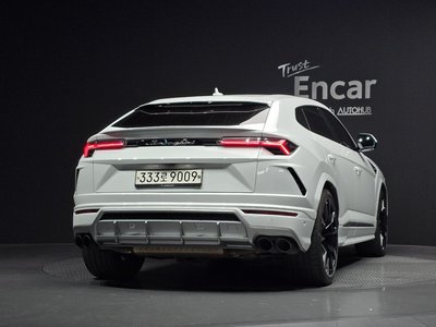 LAMBORGHINI URUS - 3