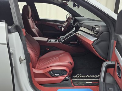 LAMBORGHINI URUS - 10