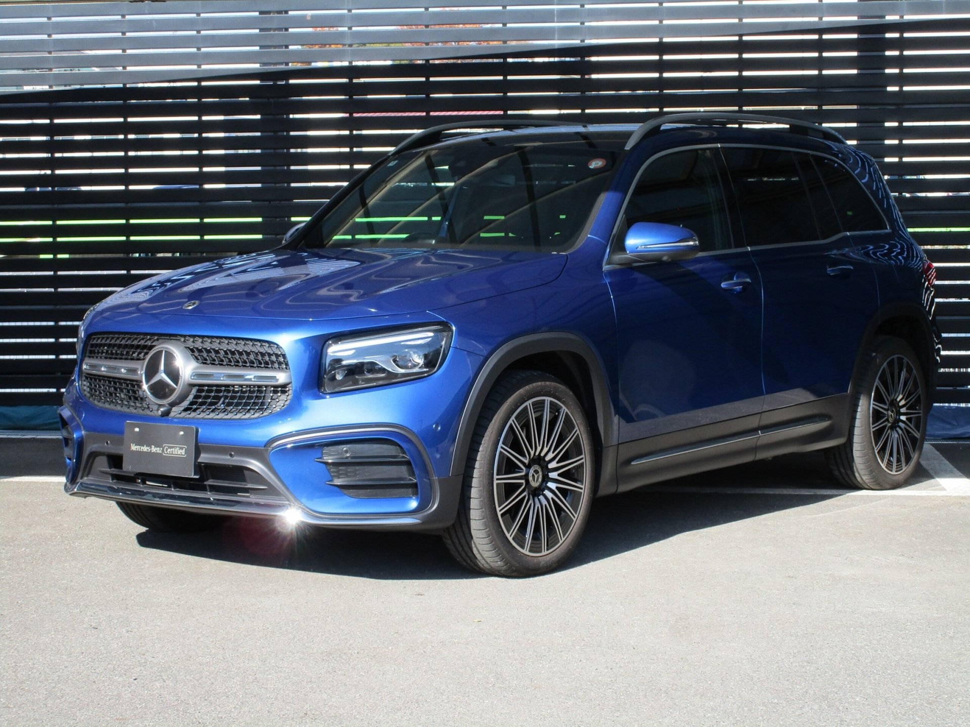 MERCEDES-BENZ GLB - View 1