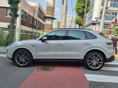 PORSCHE CAYENNE - 1