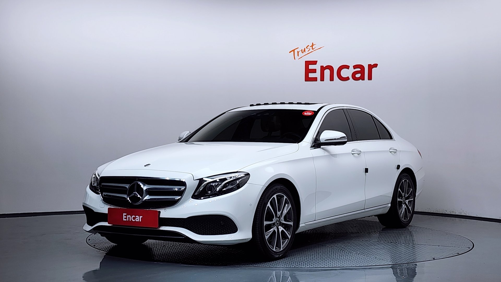 MERCEDES-BENZ E-CLASS - View 1