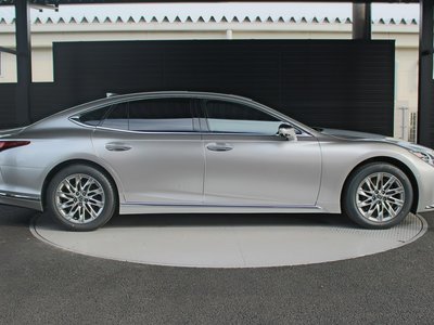 صورة 4 لـ 2023 Lexus LS
