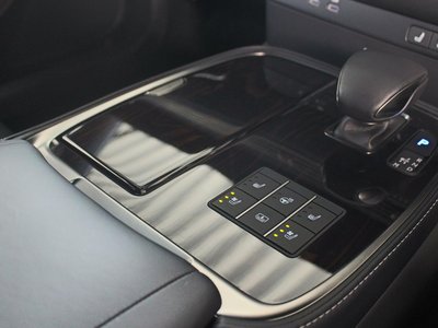 صورة 10 لـ 2023 Lexus LS