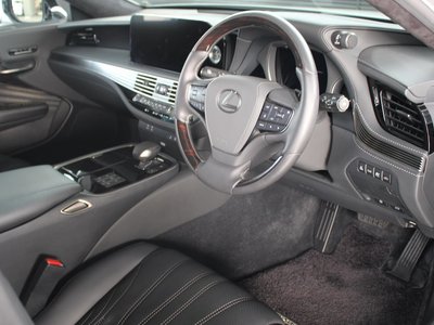 صورة 8 لـ 2023 Lexus LS