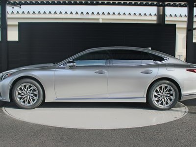 صورة 3 لـ 2023 Lexus LS