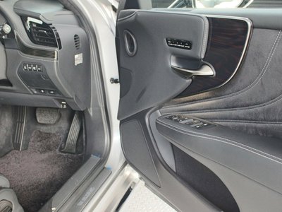 صورة 7 لـ 2023 Lexus LS