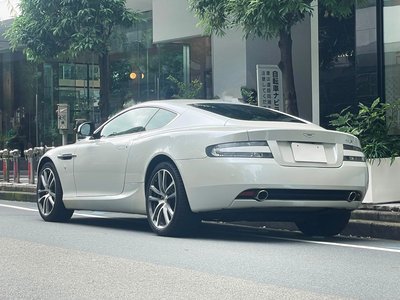 2012 Aston Martin DB9 photo 3