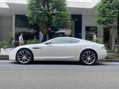 2012 Aston Martin DB9 photo 2