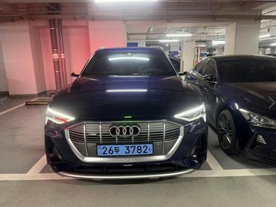 AUDI E-TRON - 1
