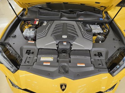 LAMBORGHINI URUS - 3