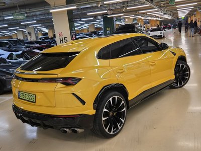 LAMBORGHINI URUS - 4