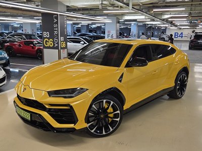 LAMBORGHINI URUS - 1