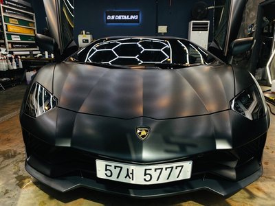 LAMBORGHINI AVENTADOR - 7