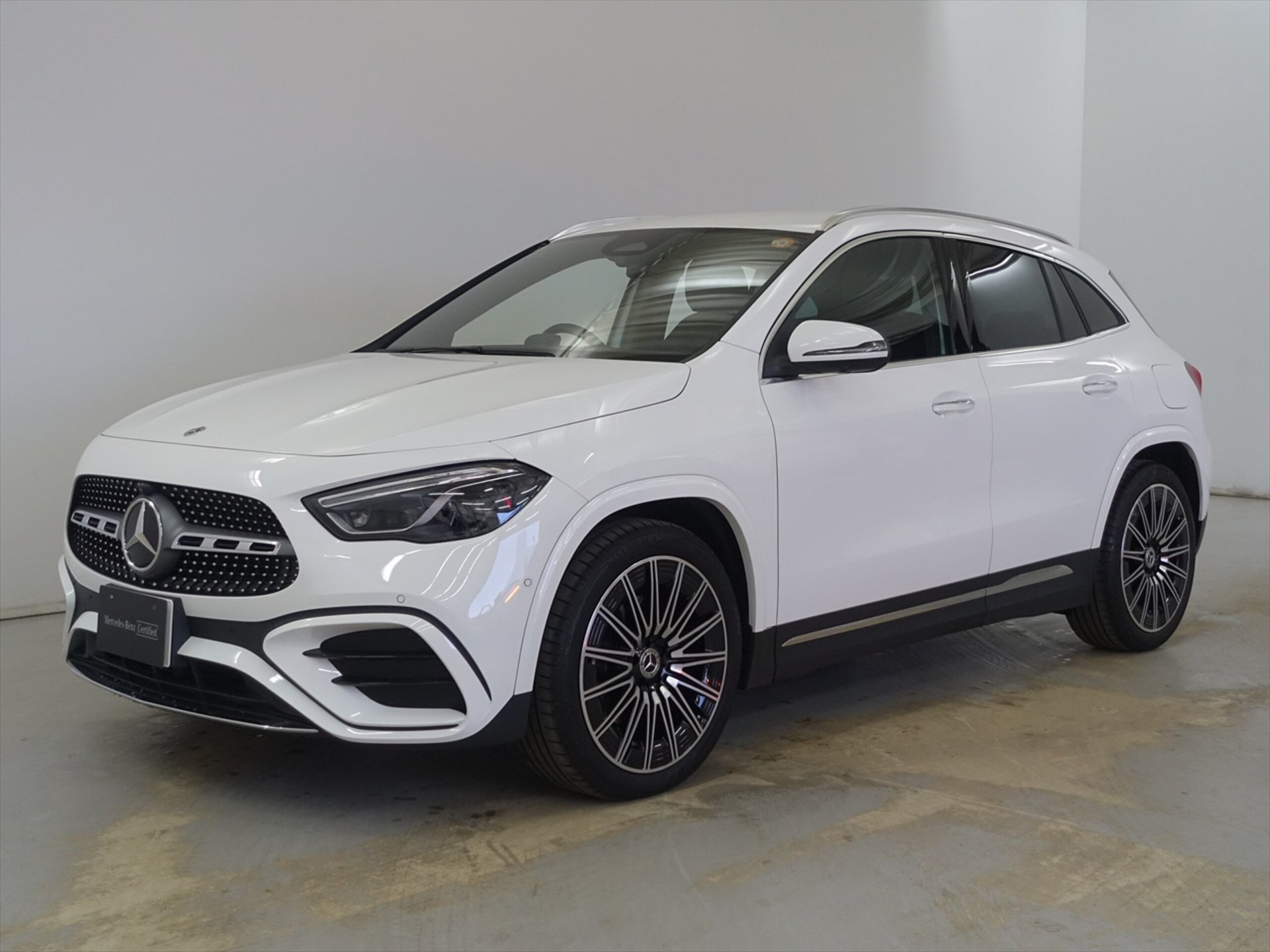 MERCEDES-BENZ GLA - View 1