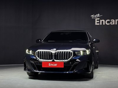 2025 BMW 5 SERIES 照片 2
