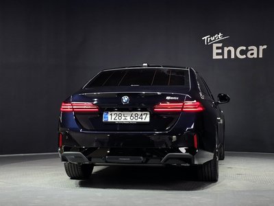 2025 BMW 5 SERIES 照片 3